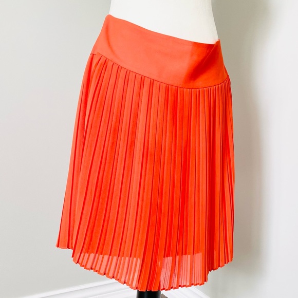 Ann Taylor Loft Pleated Short Skirt - Picture 3 of 6